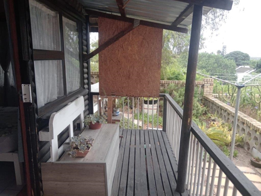 6 Bedroom Property for Sale in Paradise Beach Eastern Cape